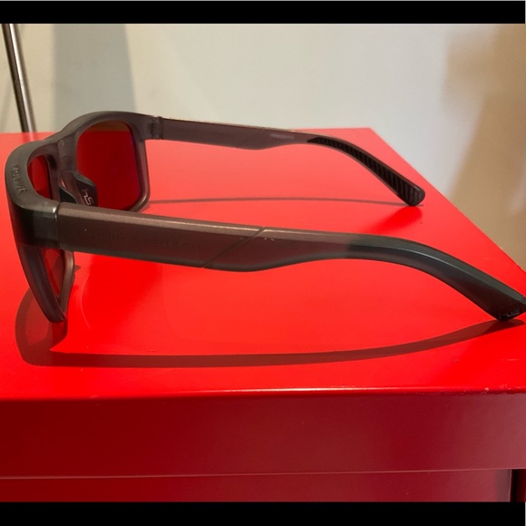 Henrik Stenson Sunglasses - Picture 3 of 5